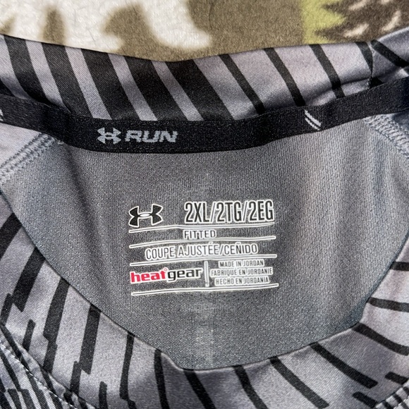 Under armor shirt - Picture 2 of 2
